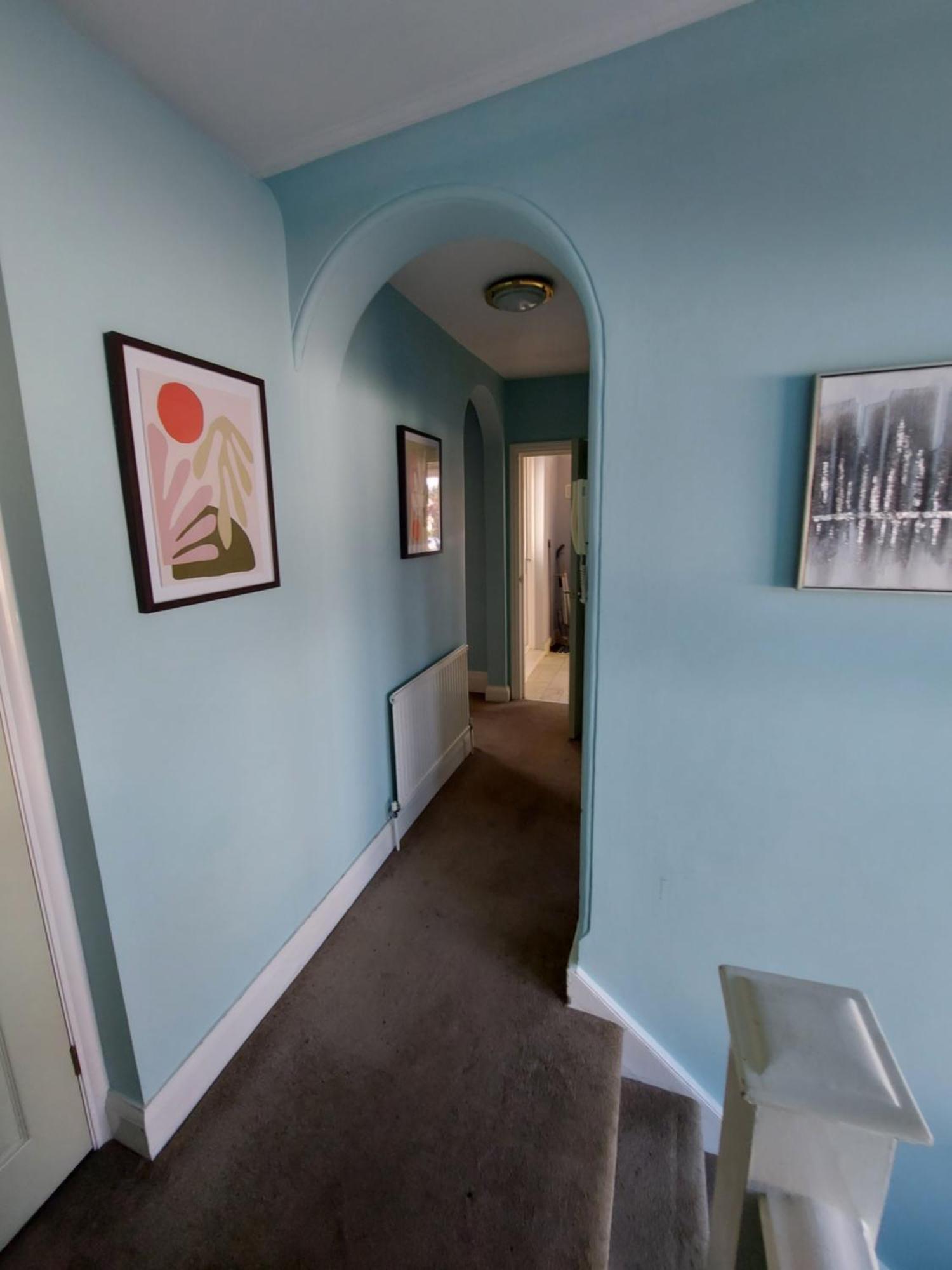 Large 4 Bedrooms Golders Londra