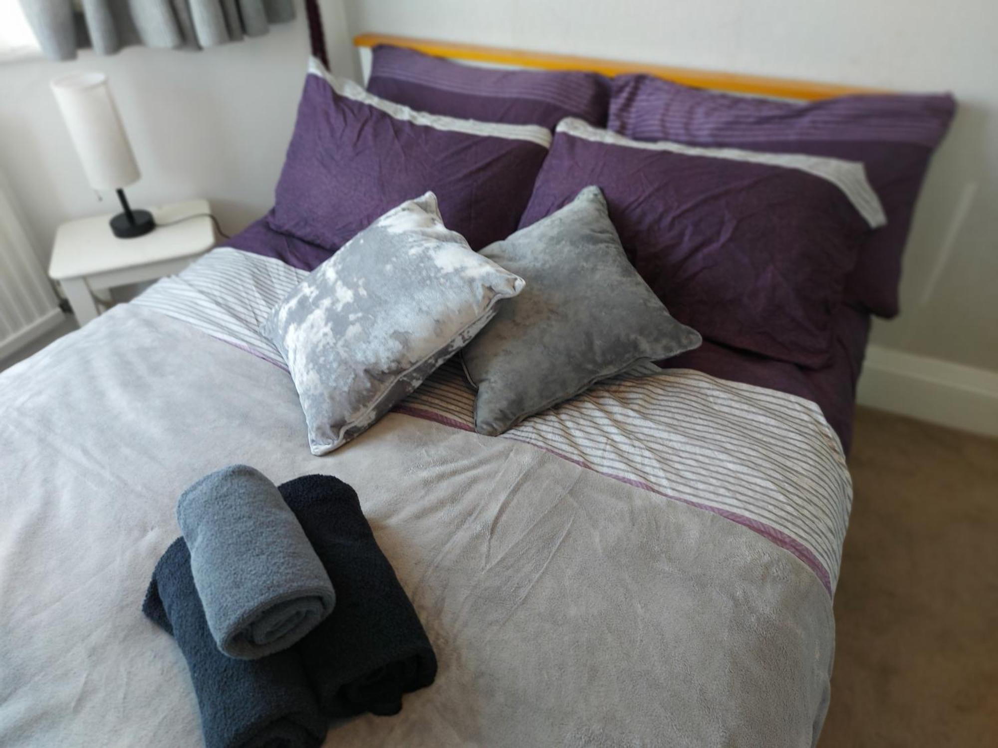 Apartament Large 4 Bedrooms Golders Londra
